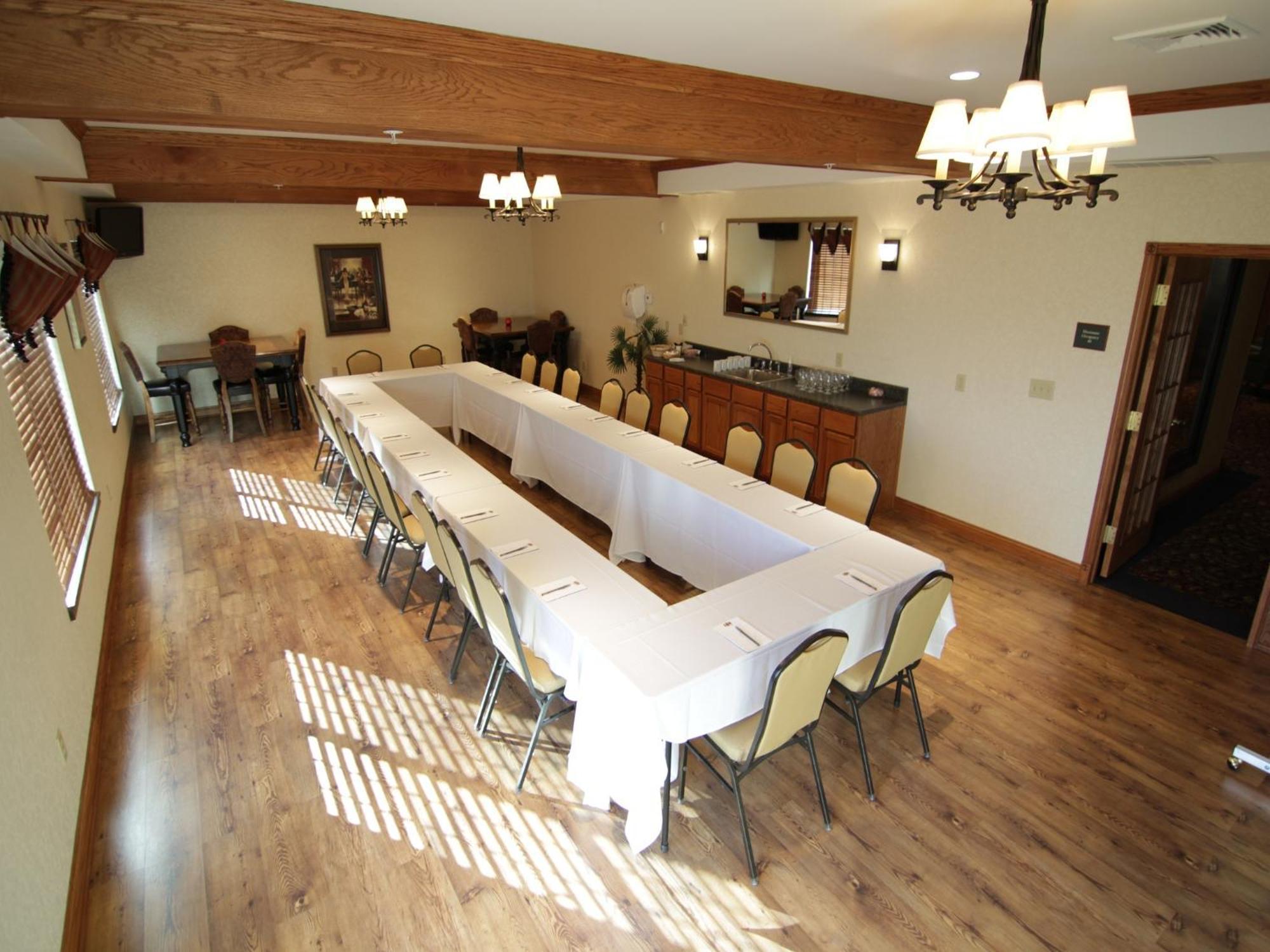 Town & Country Inn And Suites Куинси Экстерьер фото