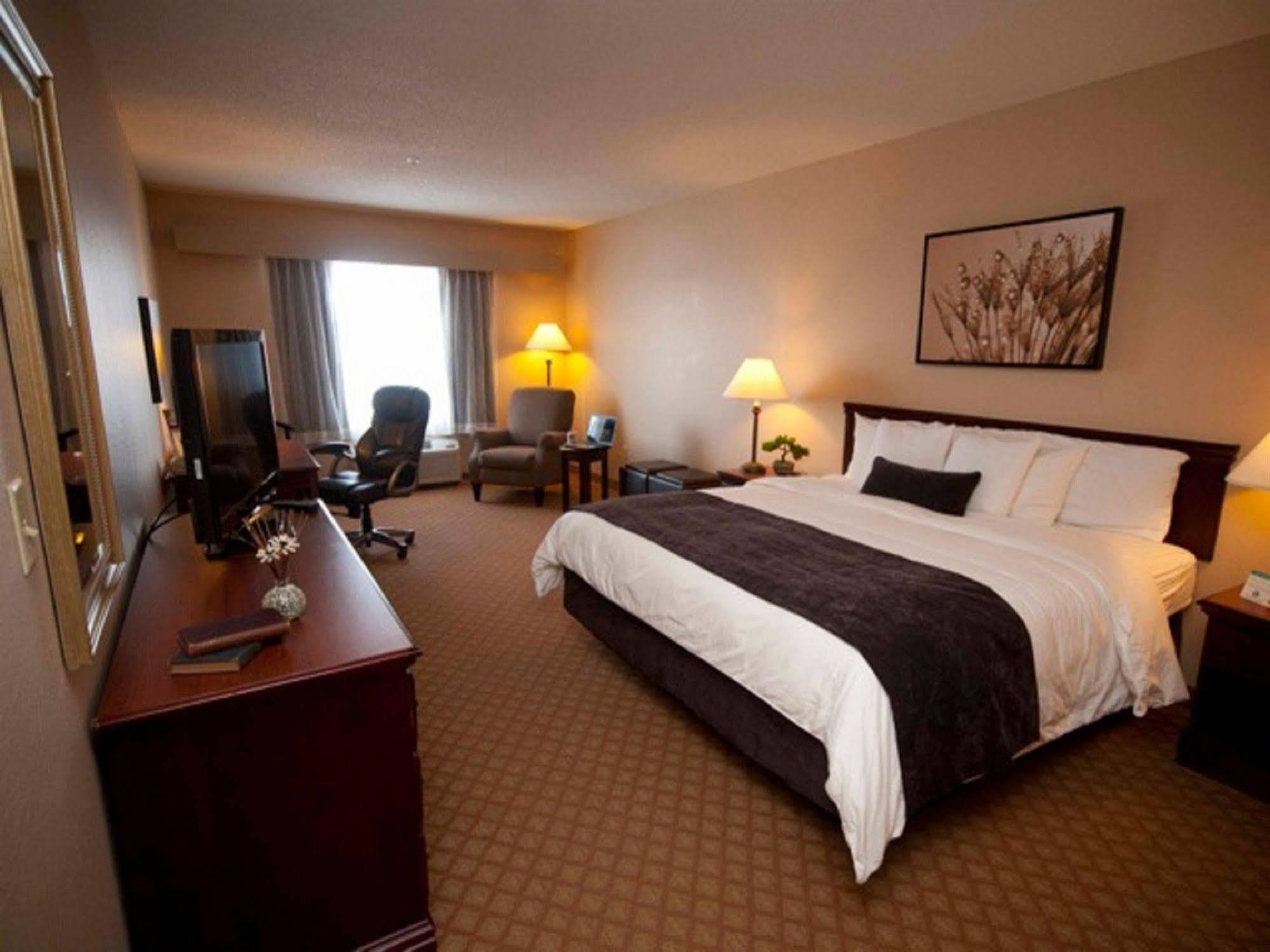 Town & Country Inn And Suites Куинси Экстерьер фото