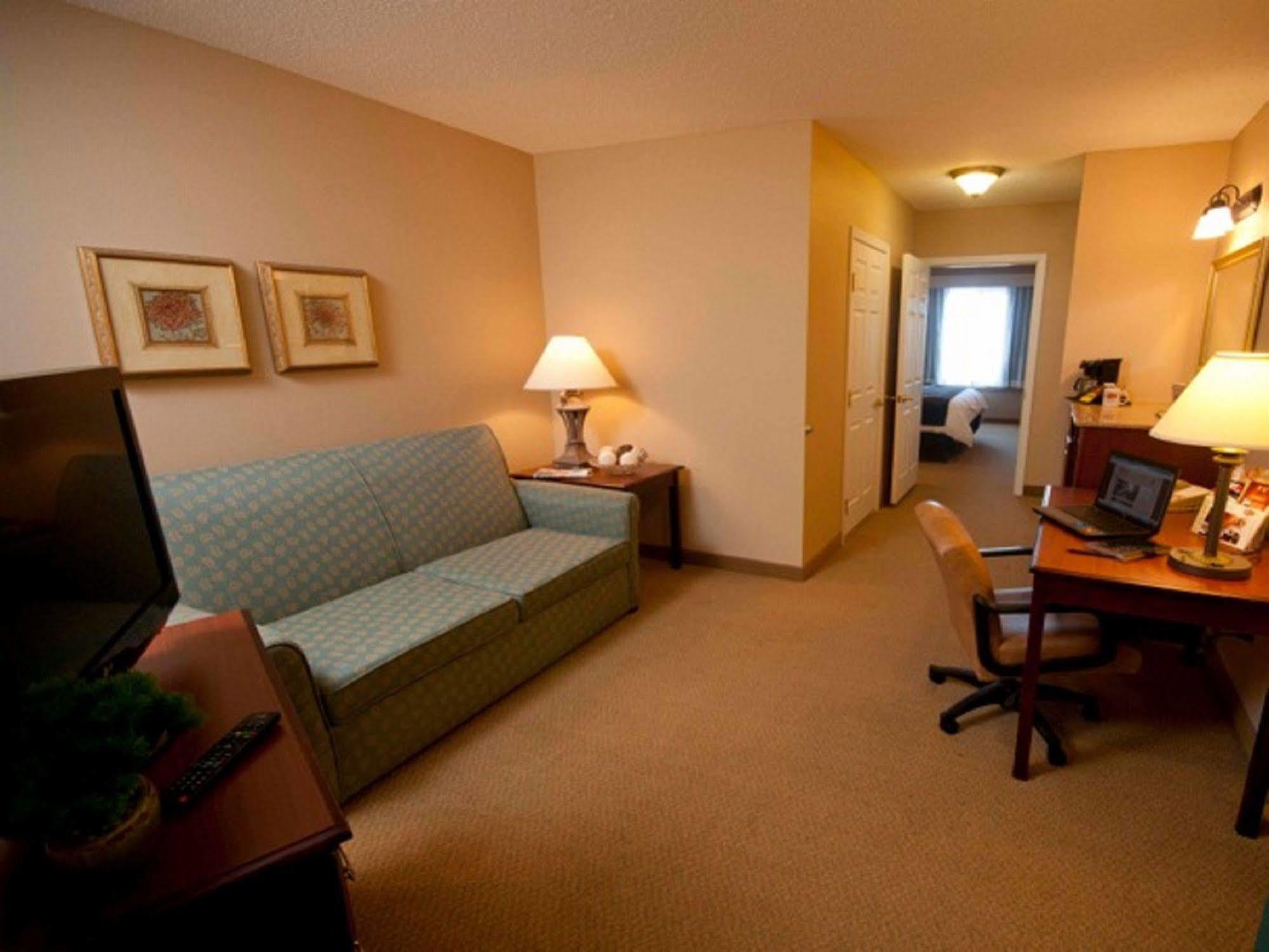 Town & Country Inn And Suites Куинси Экстерьер фото