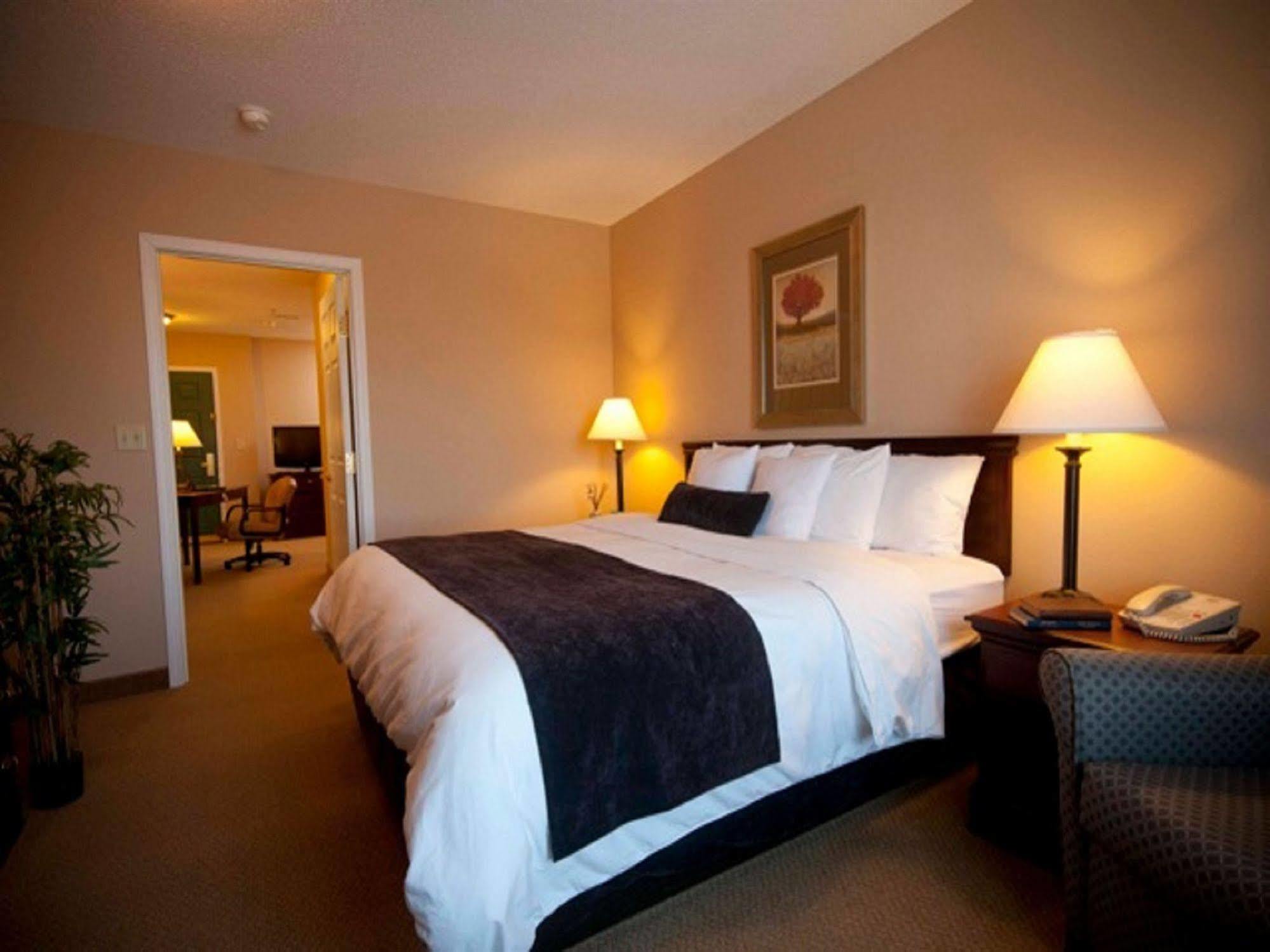Town & Country Inn And Suites Куинси Экстерьер фото